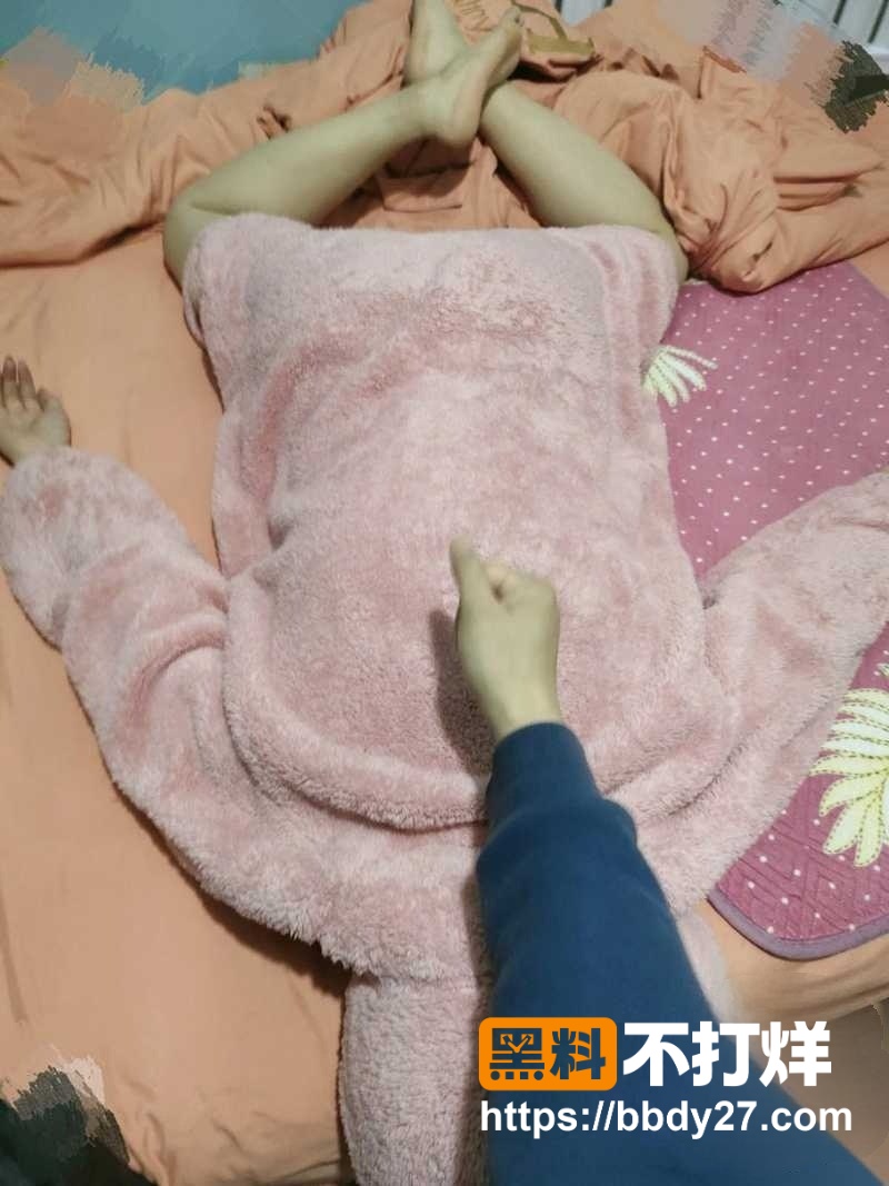 兄弟出门就偷偷第一次操了她媳妇8