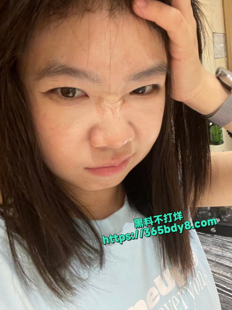清纯眼镜妹