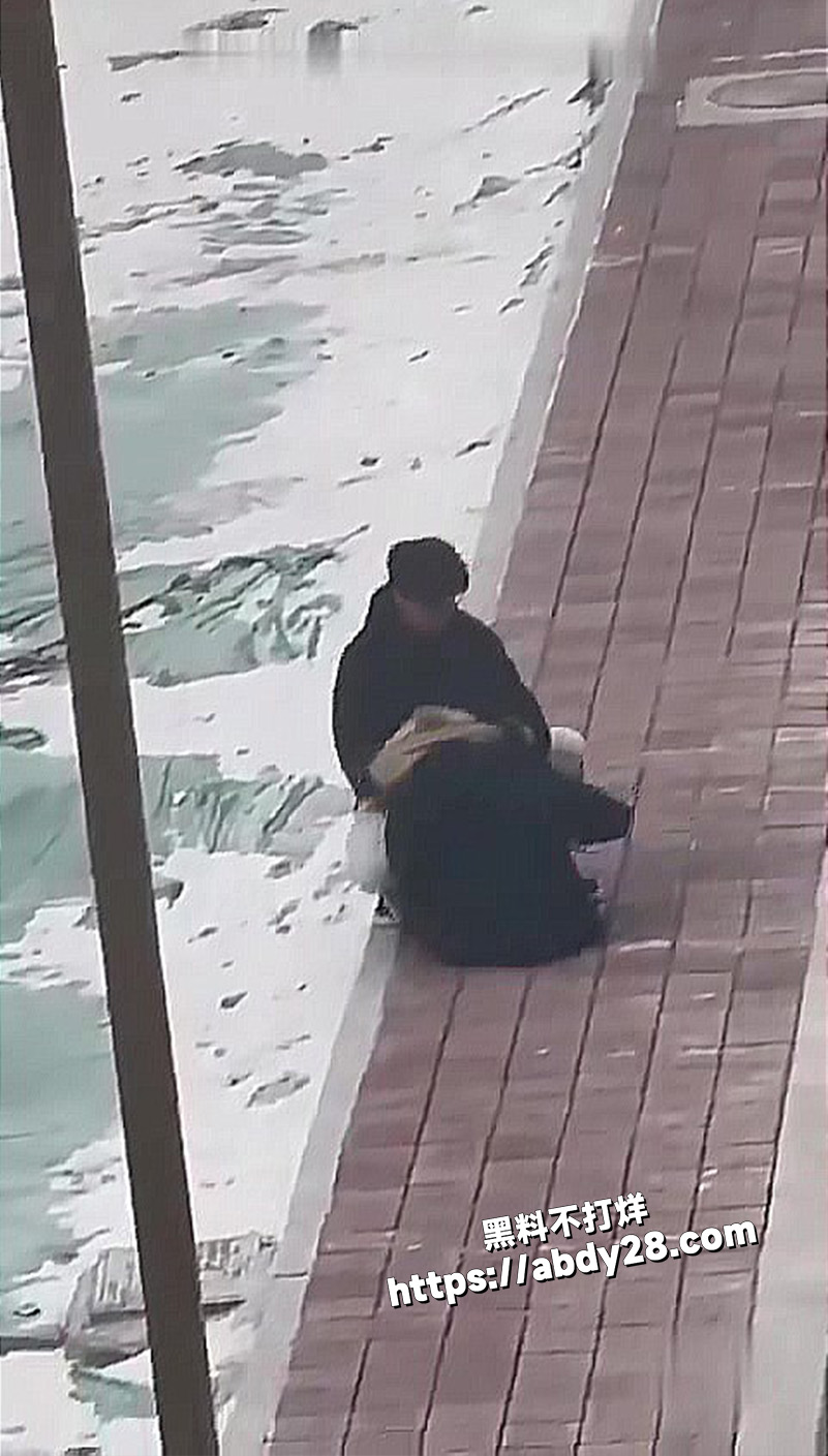 情侣吵架女生情绪失控6
