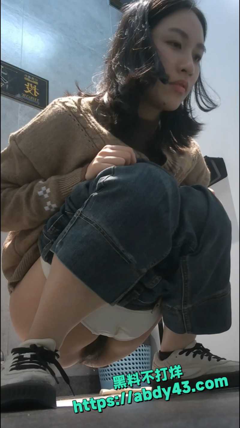 厕所偷拍国产美女 1