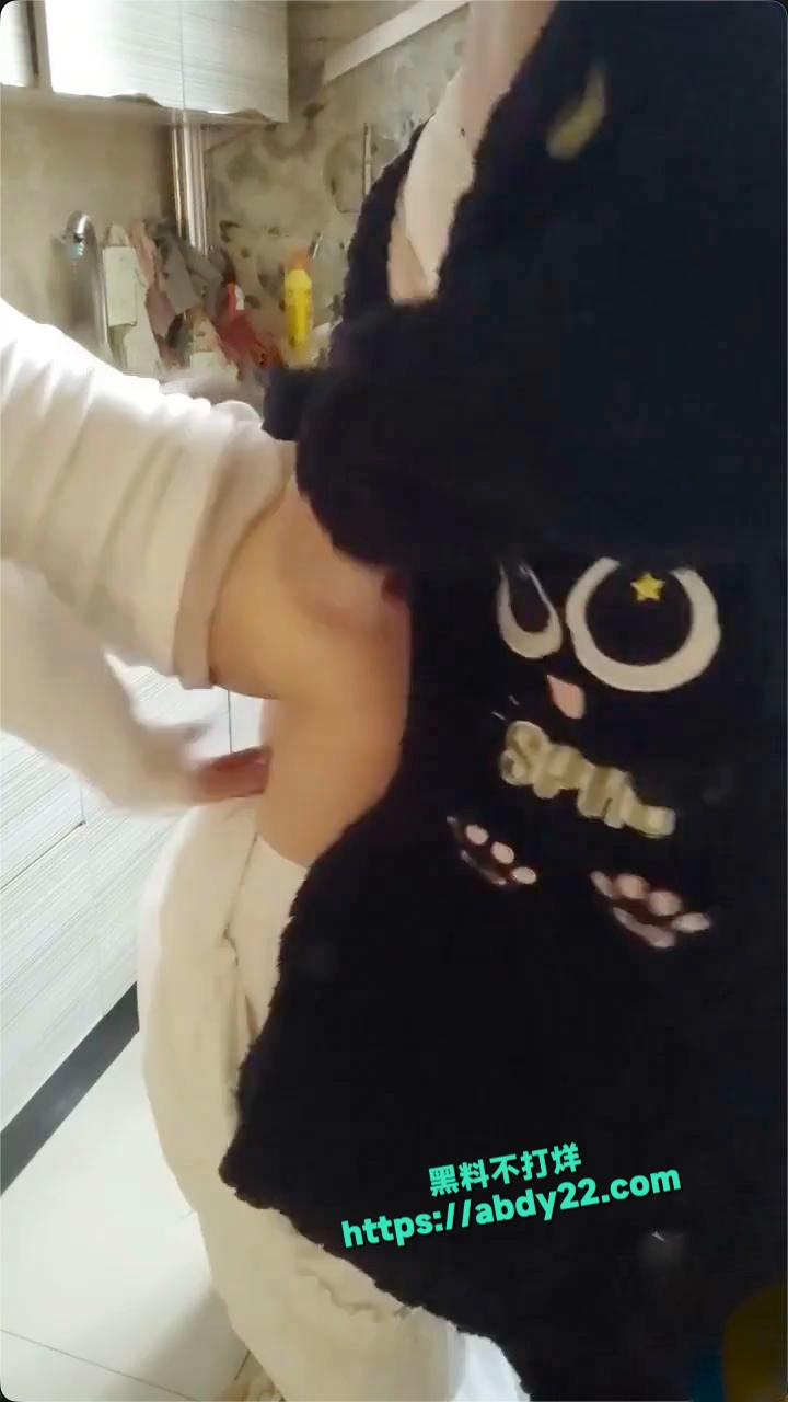 海角社区大神小毅和夹子妈妈最新作品 1