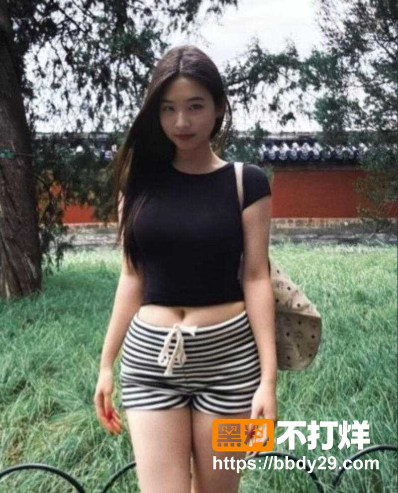 广东大四学生妹杨玉玲宿舍私拍流出2