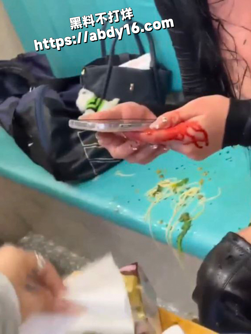 上海财兜兜大黄山小馄饨打架事件2