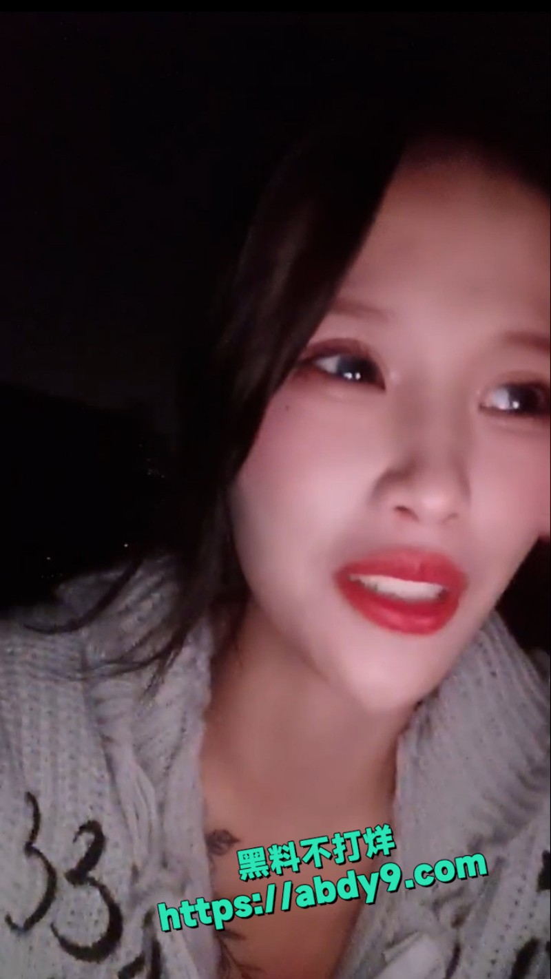 大红唇骚货夜晚江边勾引钓鱼佬 3