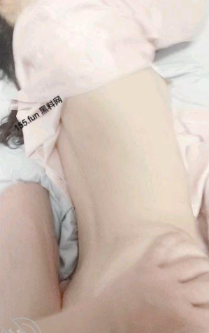 【原创首发】强奸了⼀奶同胞的亲妹妹，趁她睡觉时候插了进去，露脸⽆码只为真实 12P
