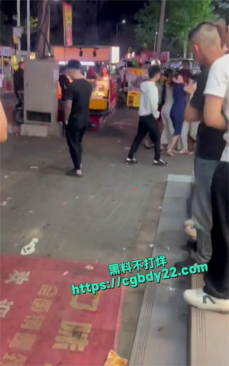 精神小妹街头干架1