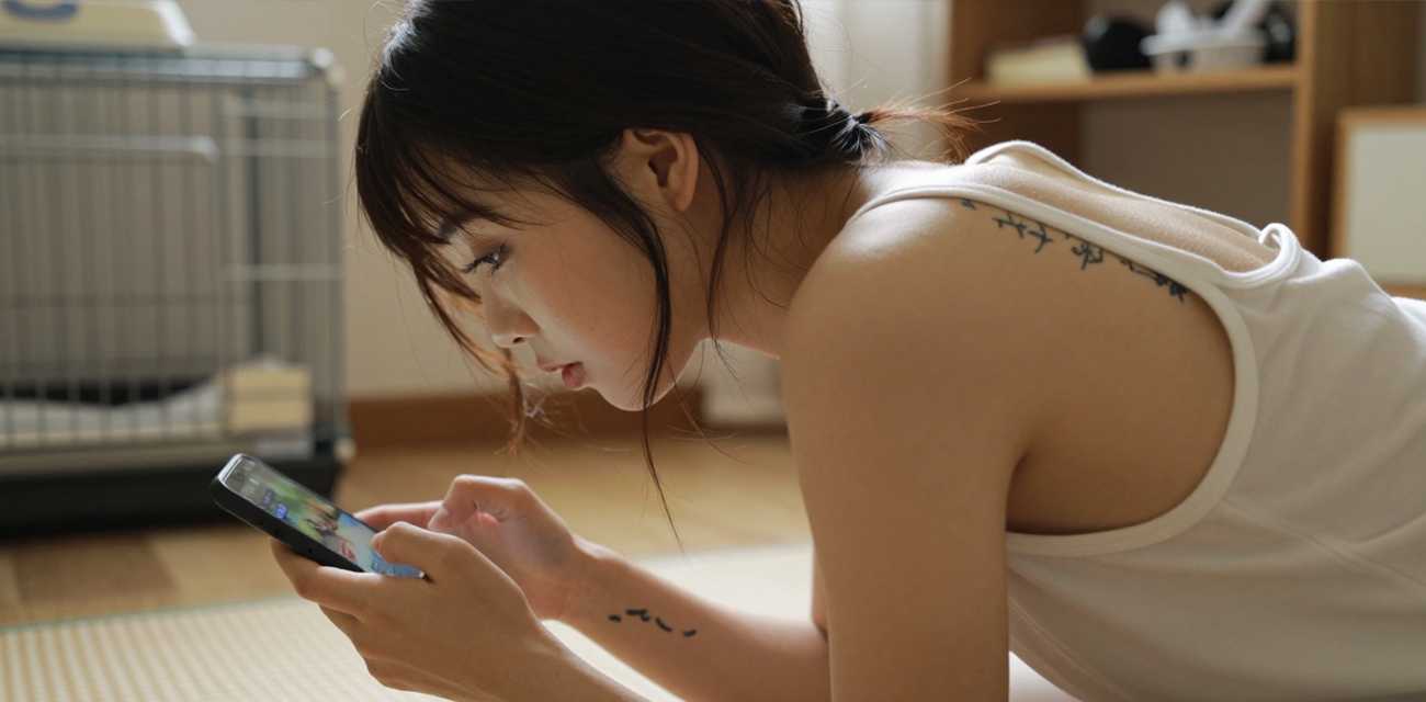 广东大奶眼镜婊约炮视频曝光 一边口交一边玩手机 各种姿势合集太骚了