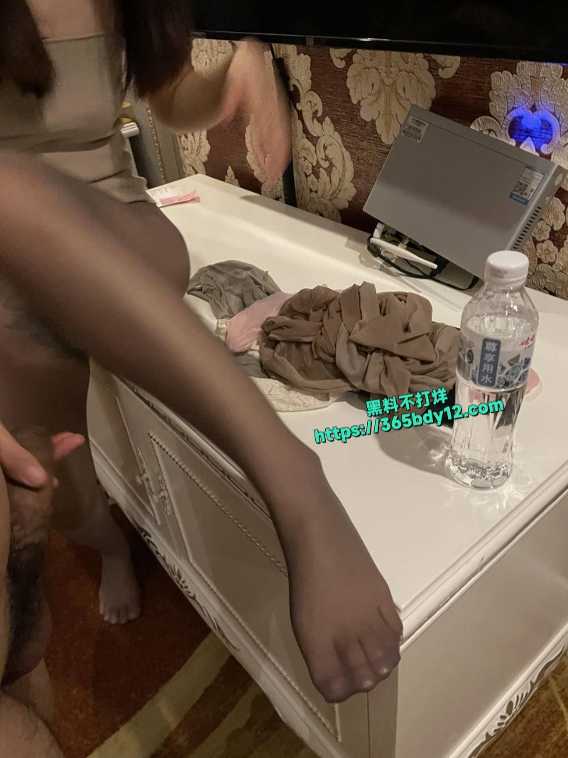 推特网红黑丝性感大长腿反差婊29