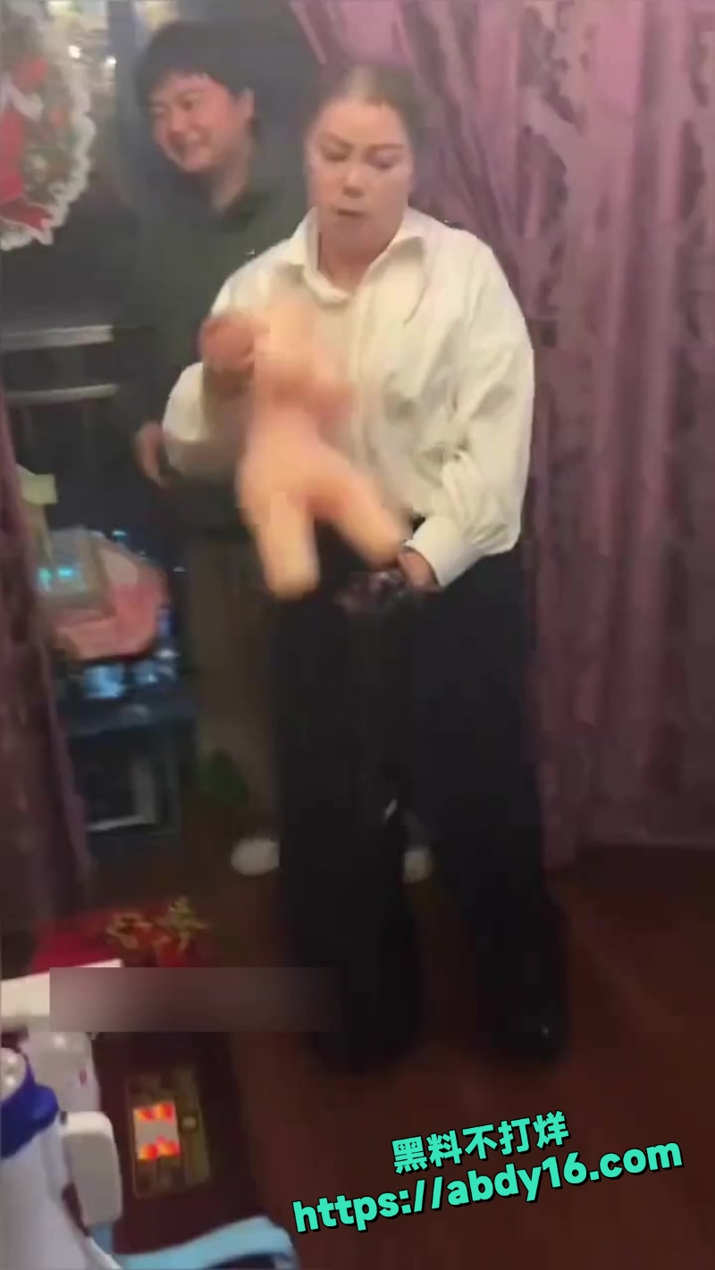 飞机杯被妈发现当场摔碎 7