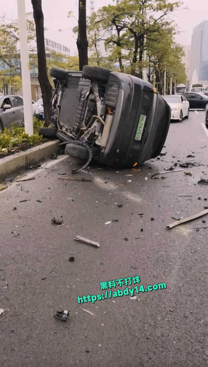 广东湛江三帆环岛发生交通事故 1
