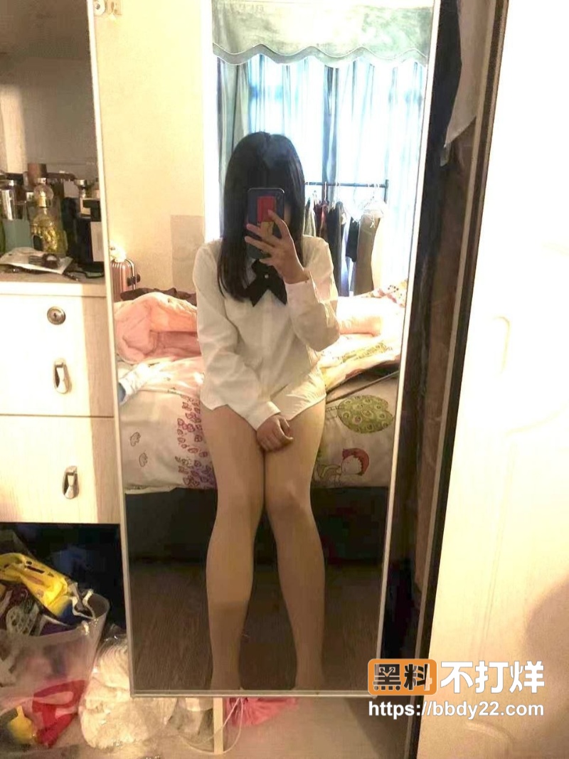 贵州女大反差母狗敖前克5