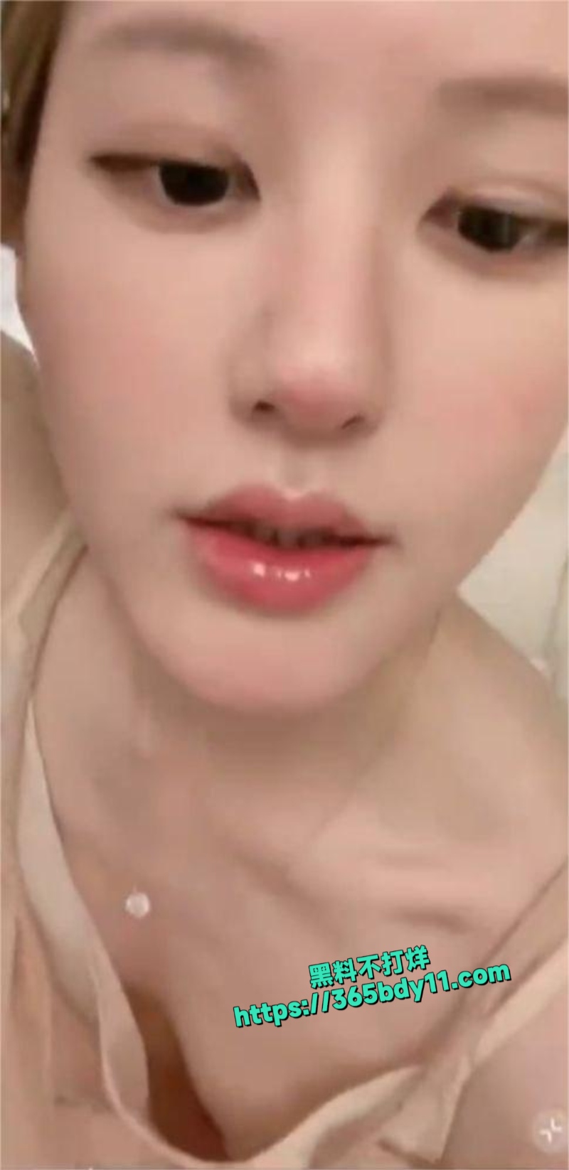 演员明星赵露思直播时意外走光4