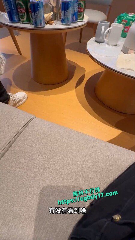 反差绿帽灌醉老婆 勾引好兄弟实录32