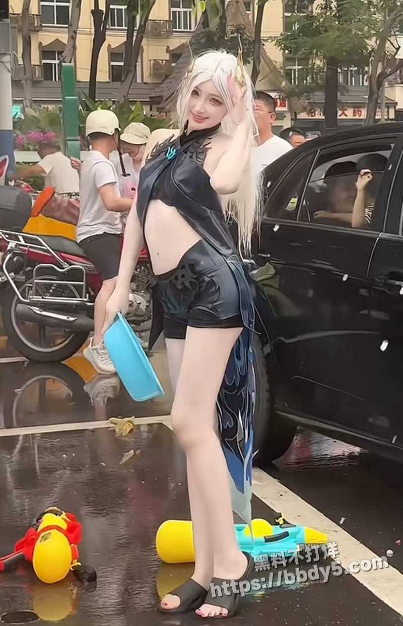云南西双版纳景洪市的泼水节13