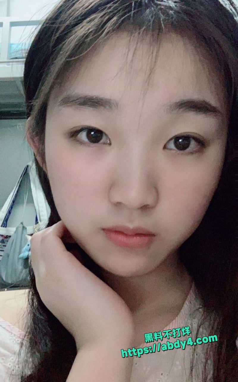 山东青岛大学大三母狗宿舍自慰露逼 2