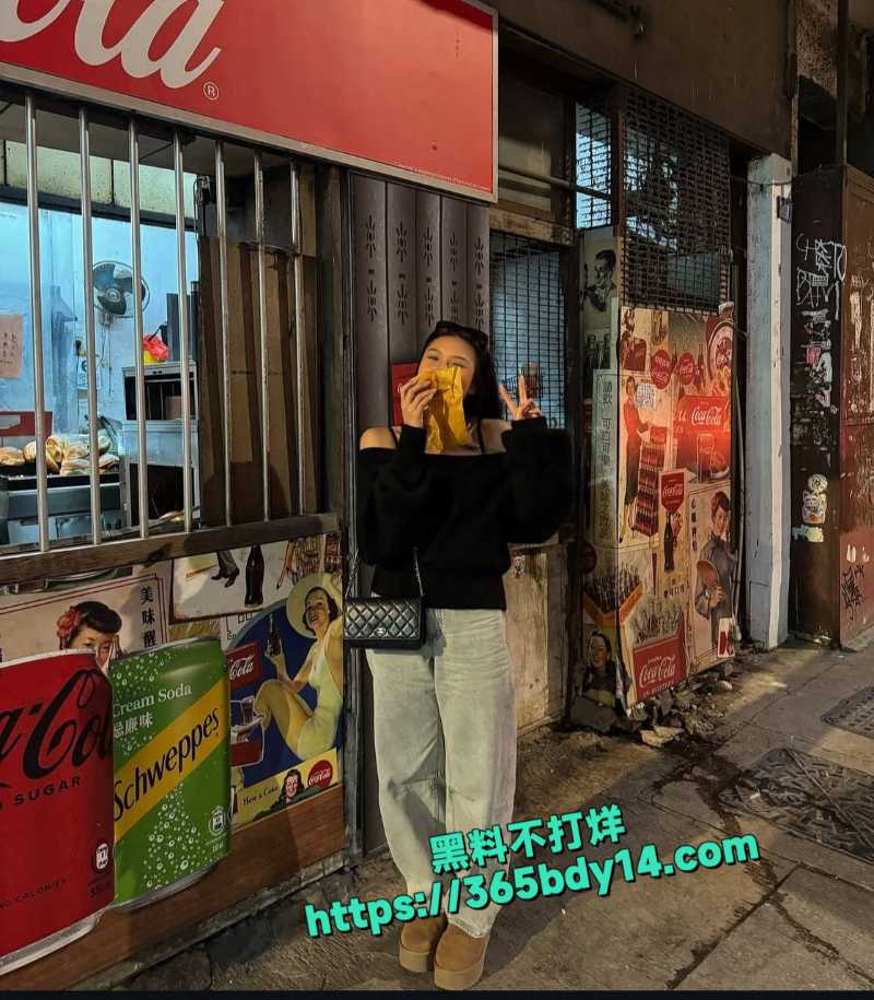 邓紫棋男友魏骏杰出轨香港女歌手林芊莹25