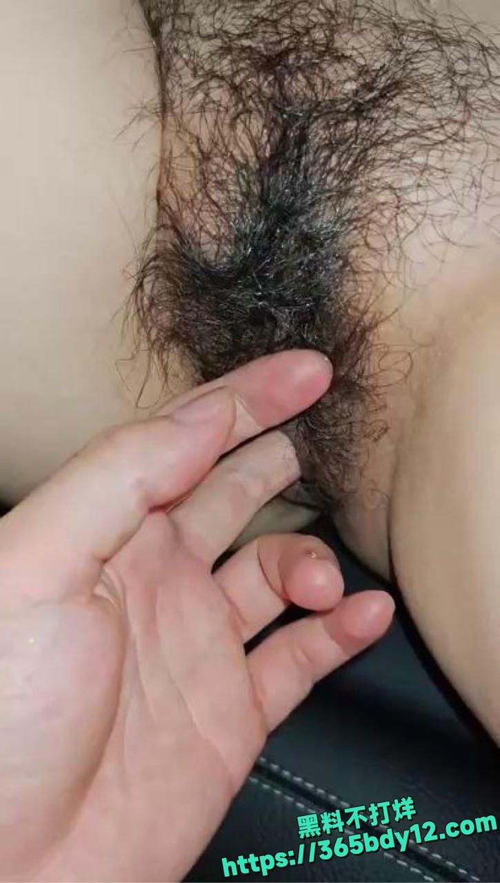 高冷奔驰贵妇停车场疯狂索取精液6.