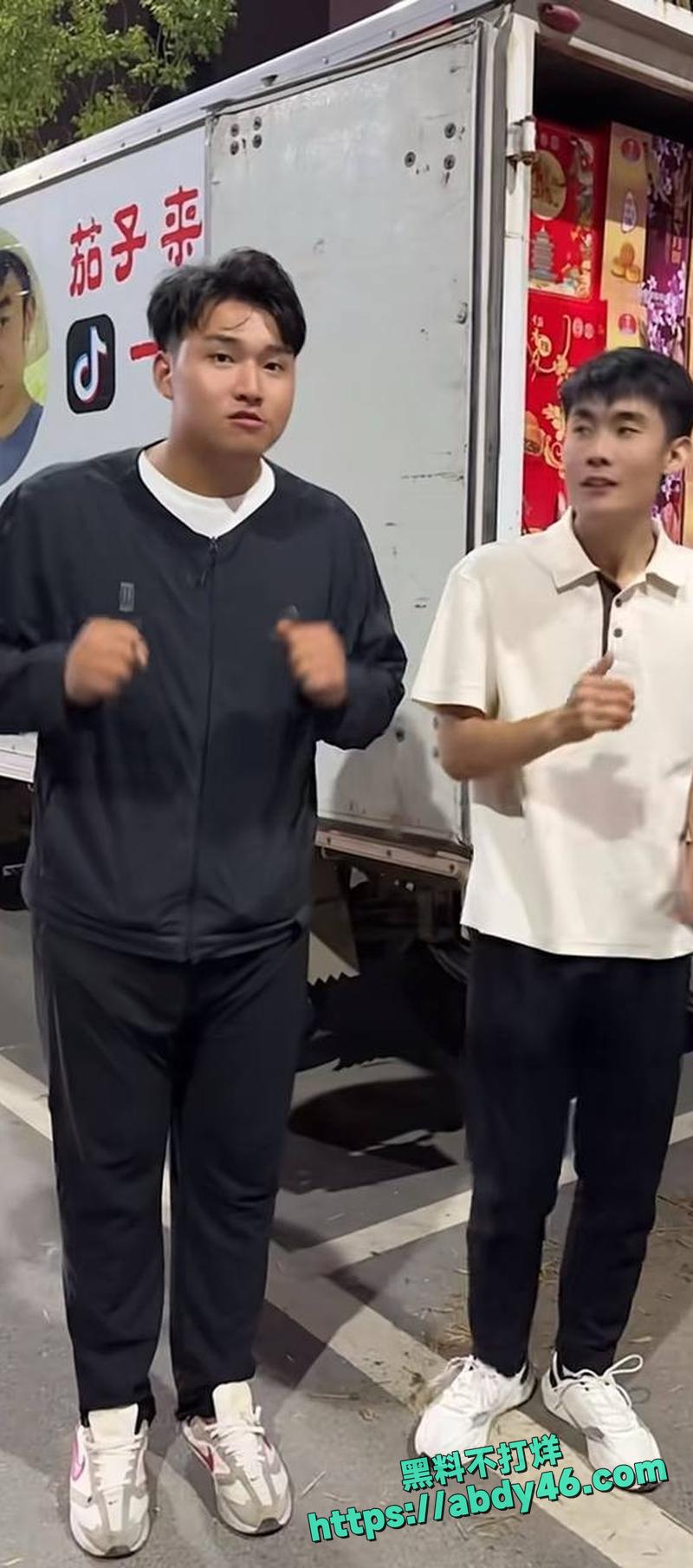 淮阳小网红怒撕厕所偷拍狂02