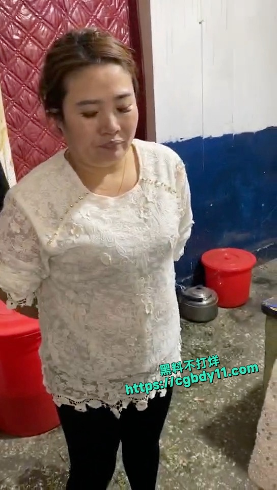 做错了什么把两个女人的嘴巴缝起来5