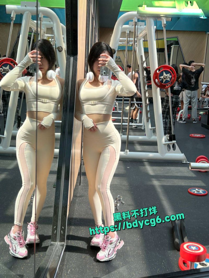 极品反差露脸女神推特网红爱健身撸铁母狗悲哀小狗完整版6.jpg