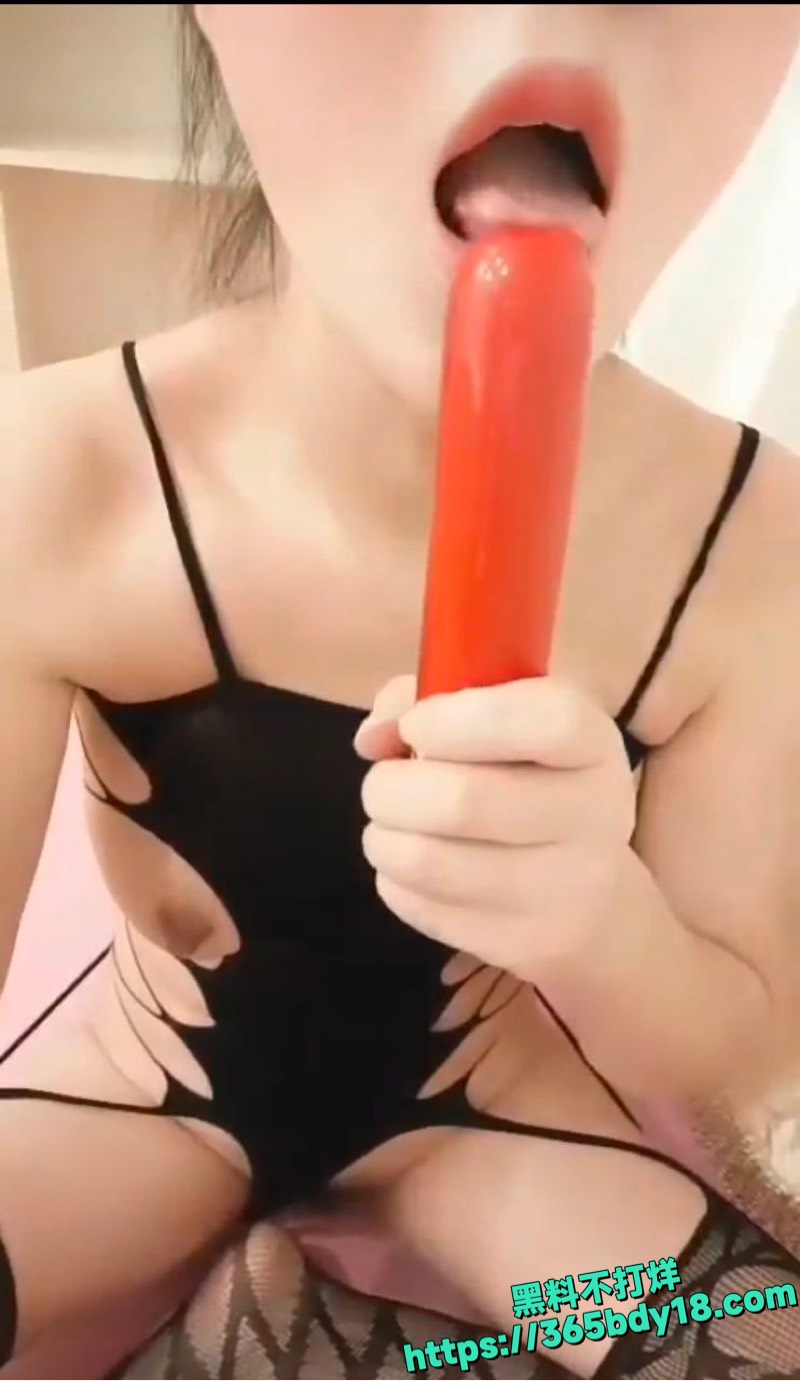 伊伊宝乳夹自慰视频 2