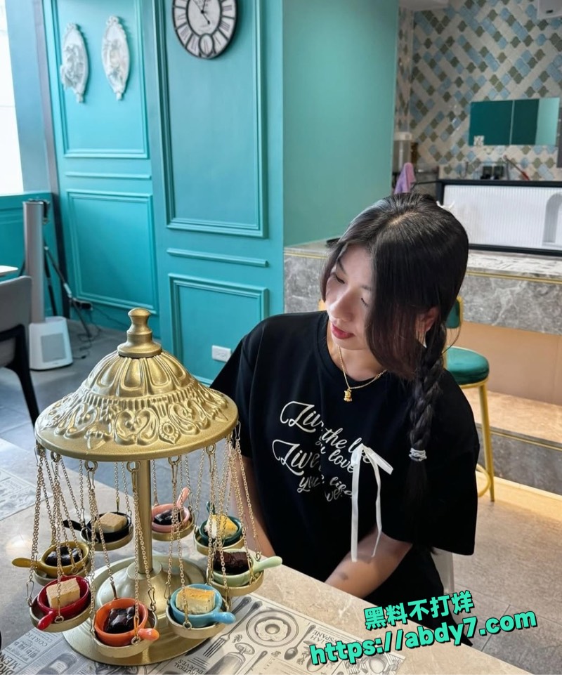 菜佩仪早期刘海裸照7