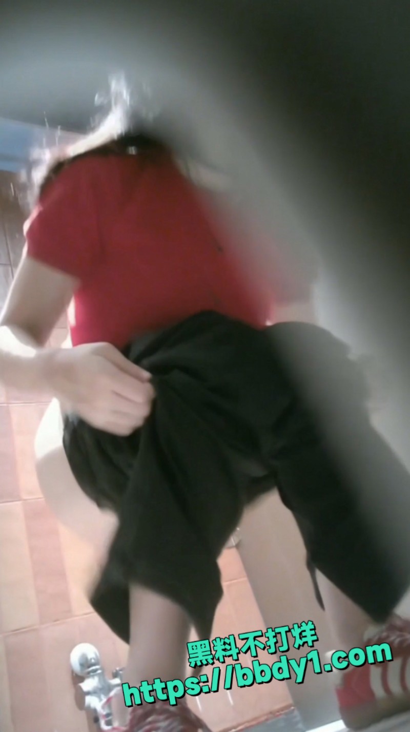 偷拍酒吧女厕高清 7