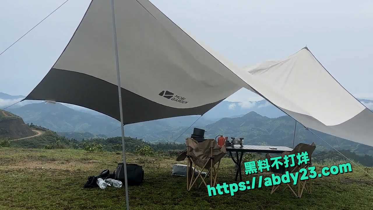 双女全裸 野外露营休闲 3