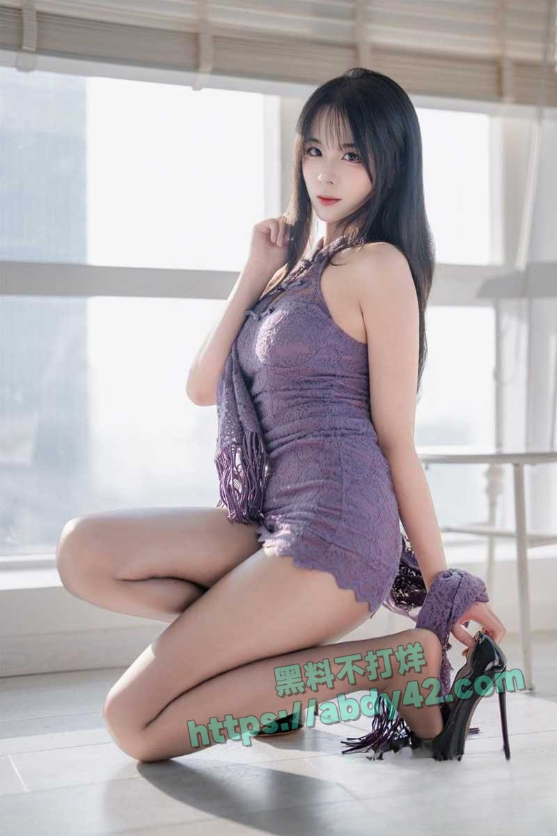 女神轩萧学姐紫色旗袍写真