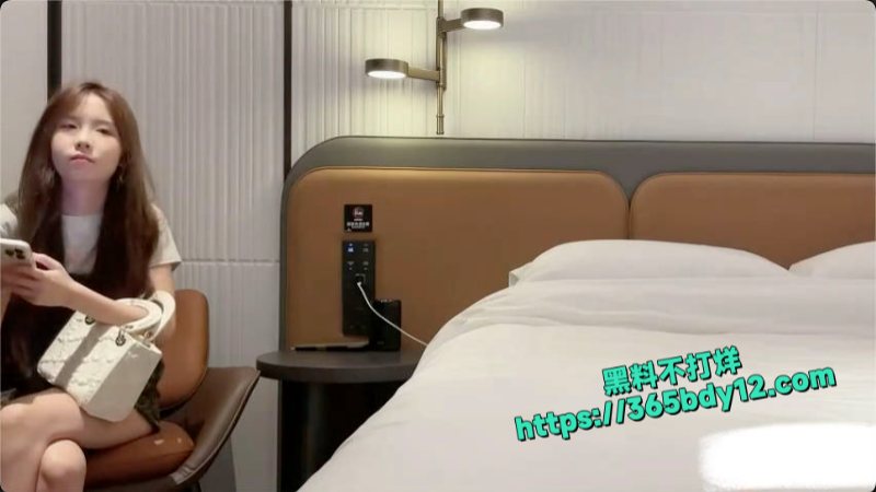 本想给兄弟们扒个套结果还被学妹给发现了1