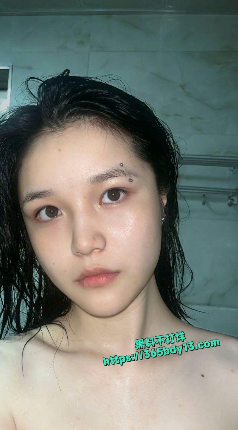 湖南长沙精神小妹刘思雨不雅私拍合集7