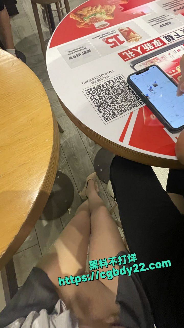 超级骚货大胆露脸记录日常生活 户外露出自慰19