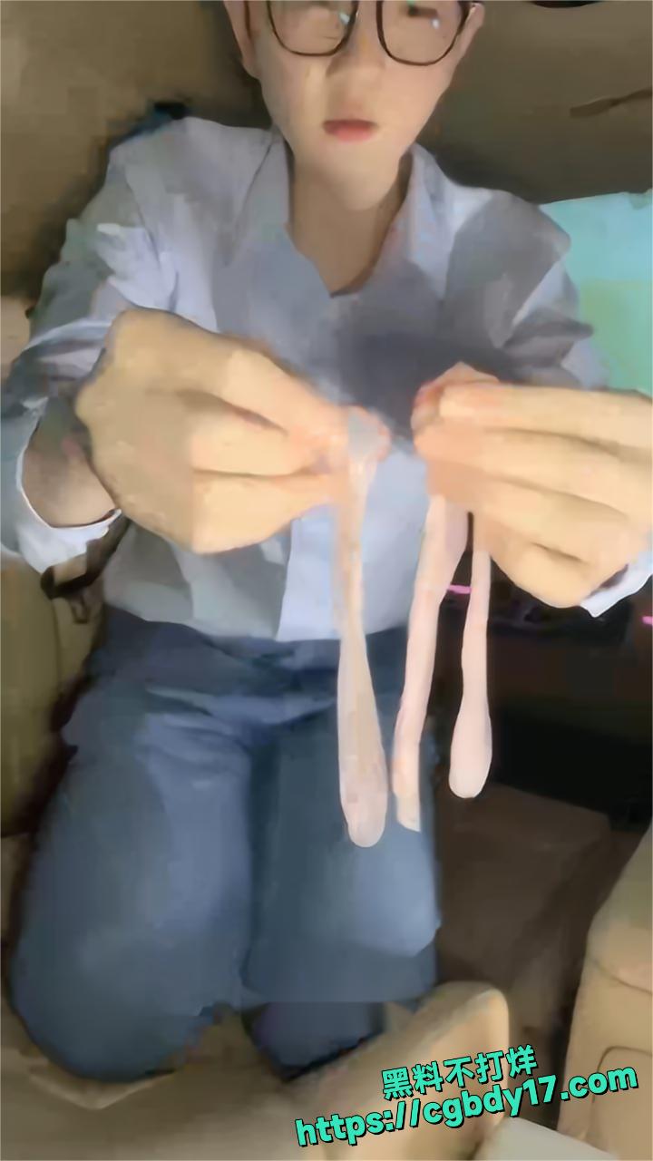 绿帽男爱舔绿主操老婆的避孕套2