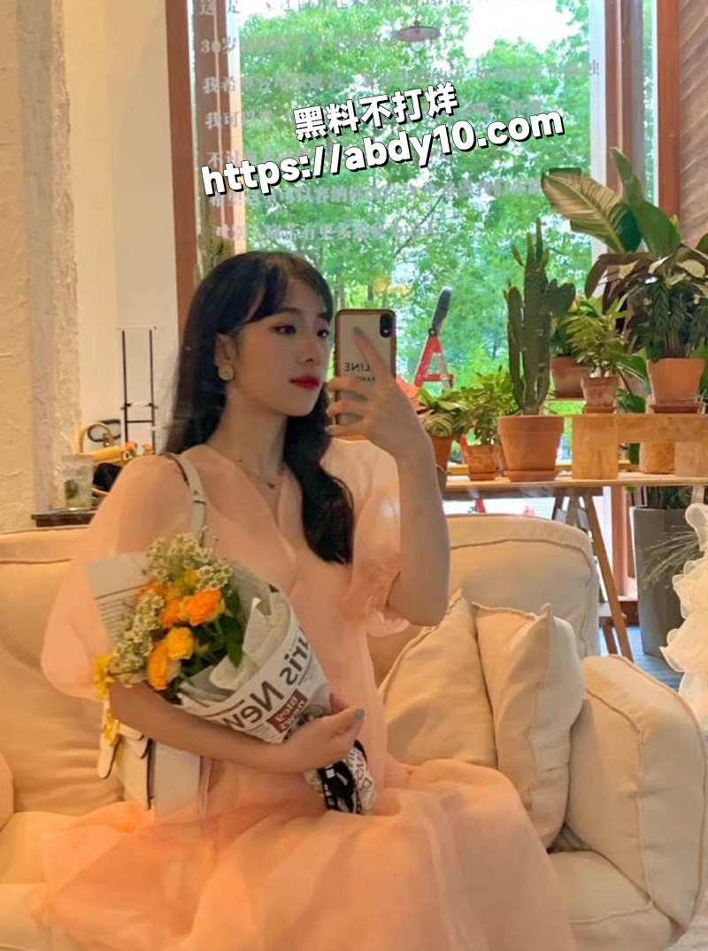 和前男友视频裸聊展示自己的小骚穴2
