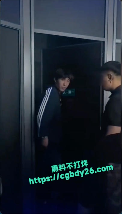 年轻男女酒吧厕所整活没脸见人了6