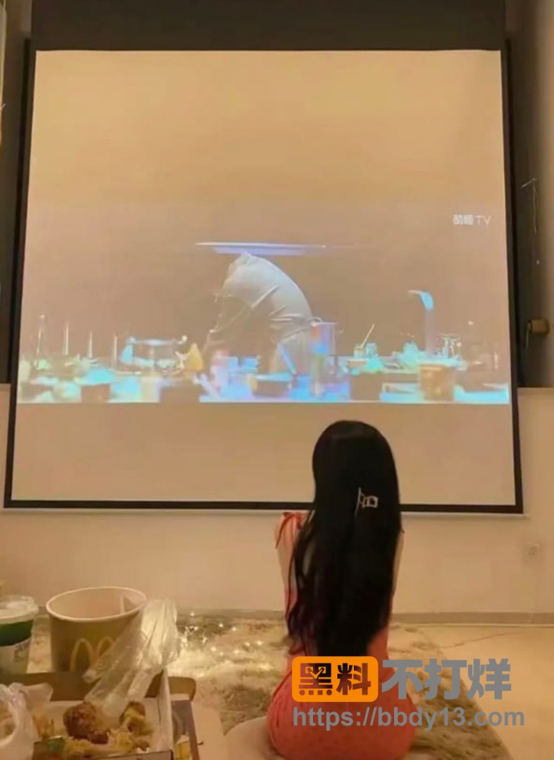 私人影院陪睡 24