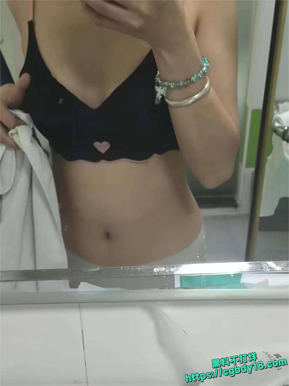 重庆财经学院李佳怡4
