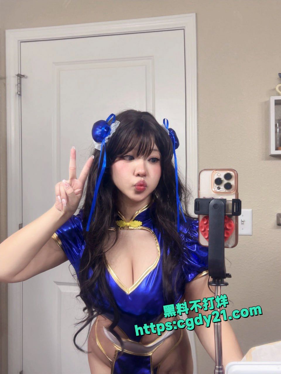 Coser巨乳福利姬少女 manekinekoluvu7