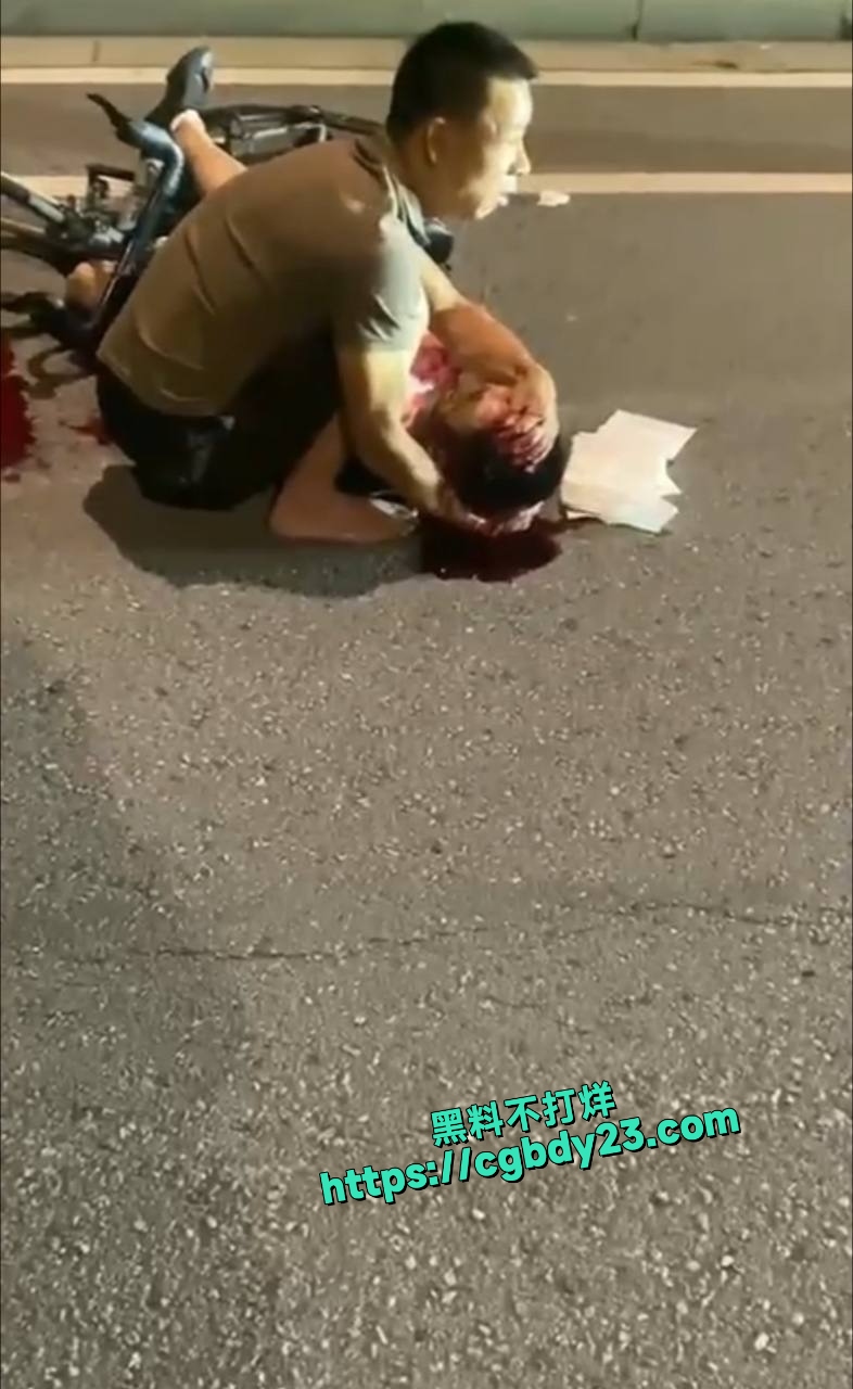 骑行自行车追尾货车了4