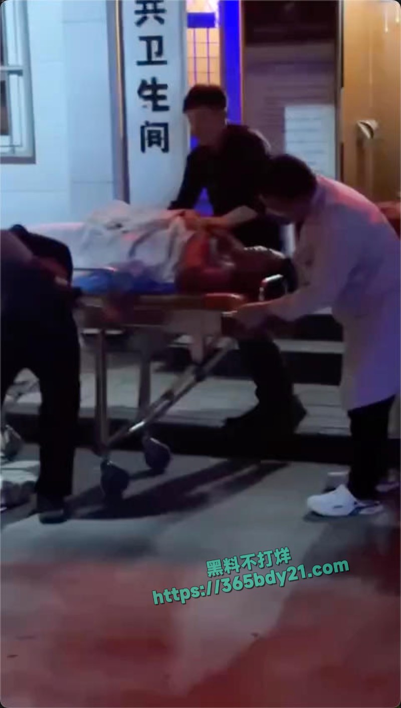 琴台街口男子公厕家暴非洲妻子视频 10