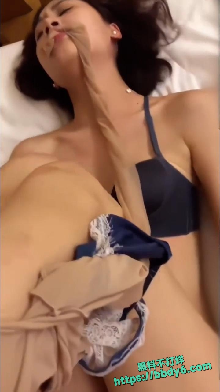 最新酒店约啪高颜值美女10