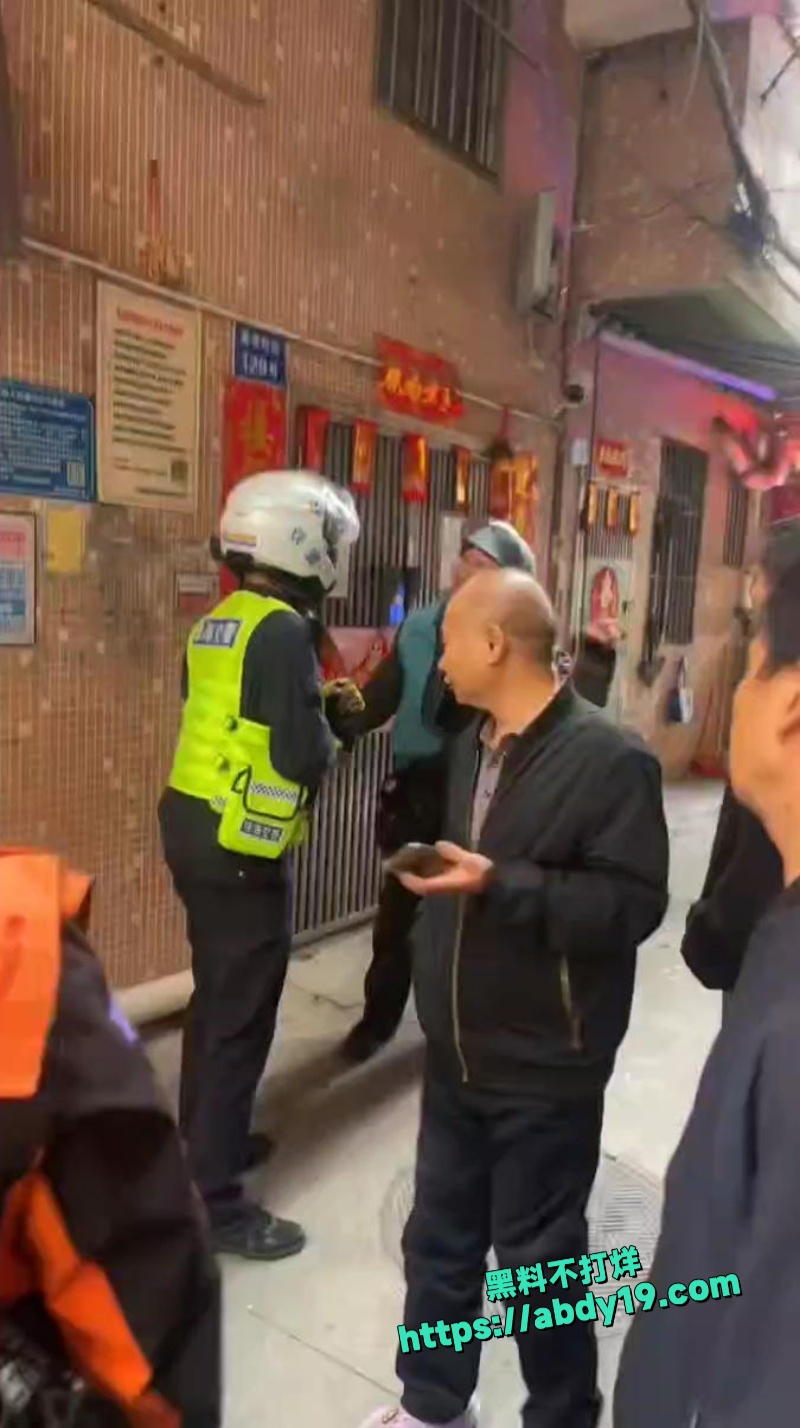 广东珠海外卖小哥街头暴力抗法事件 8