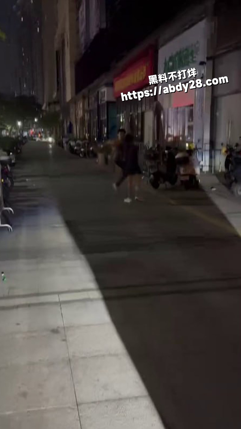 精神刀妹大战精神小伙2