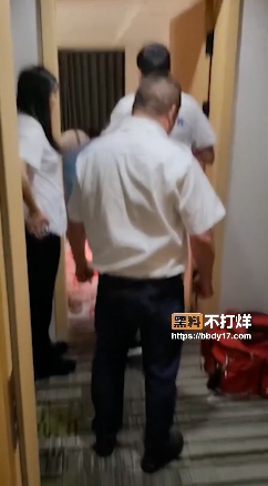 成都文理学院情侣抹脖子5