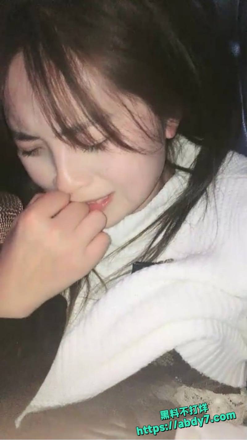 依依跟炮友KTV边唱边操视频 6