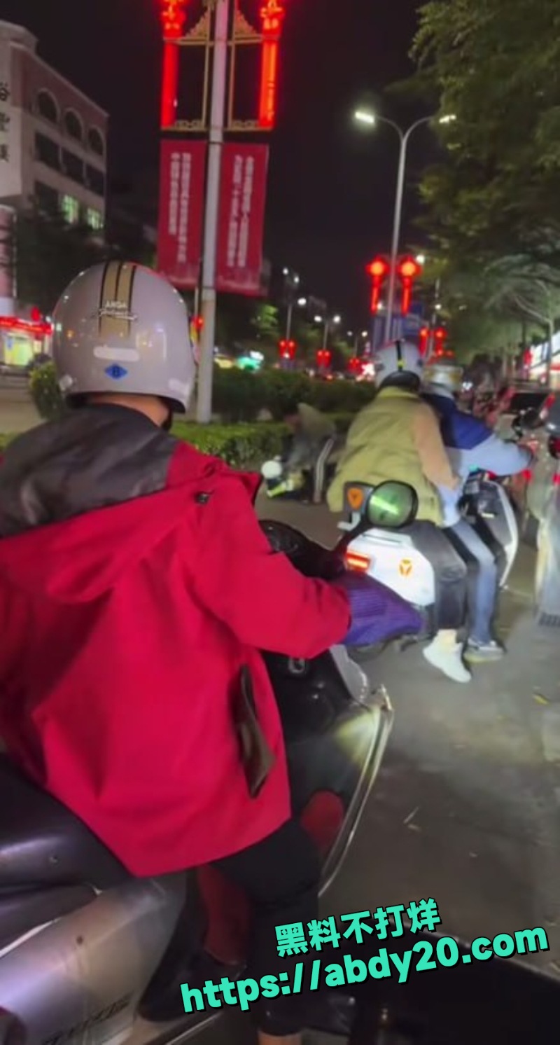 男子当街暴力打交警被抓4