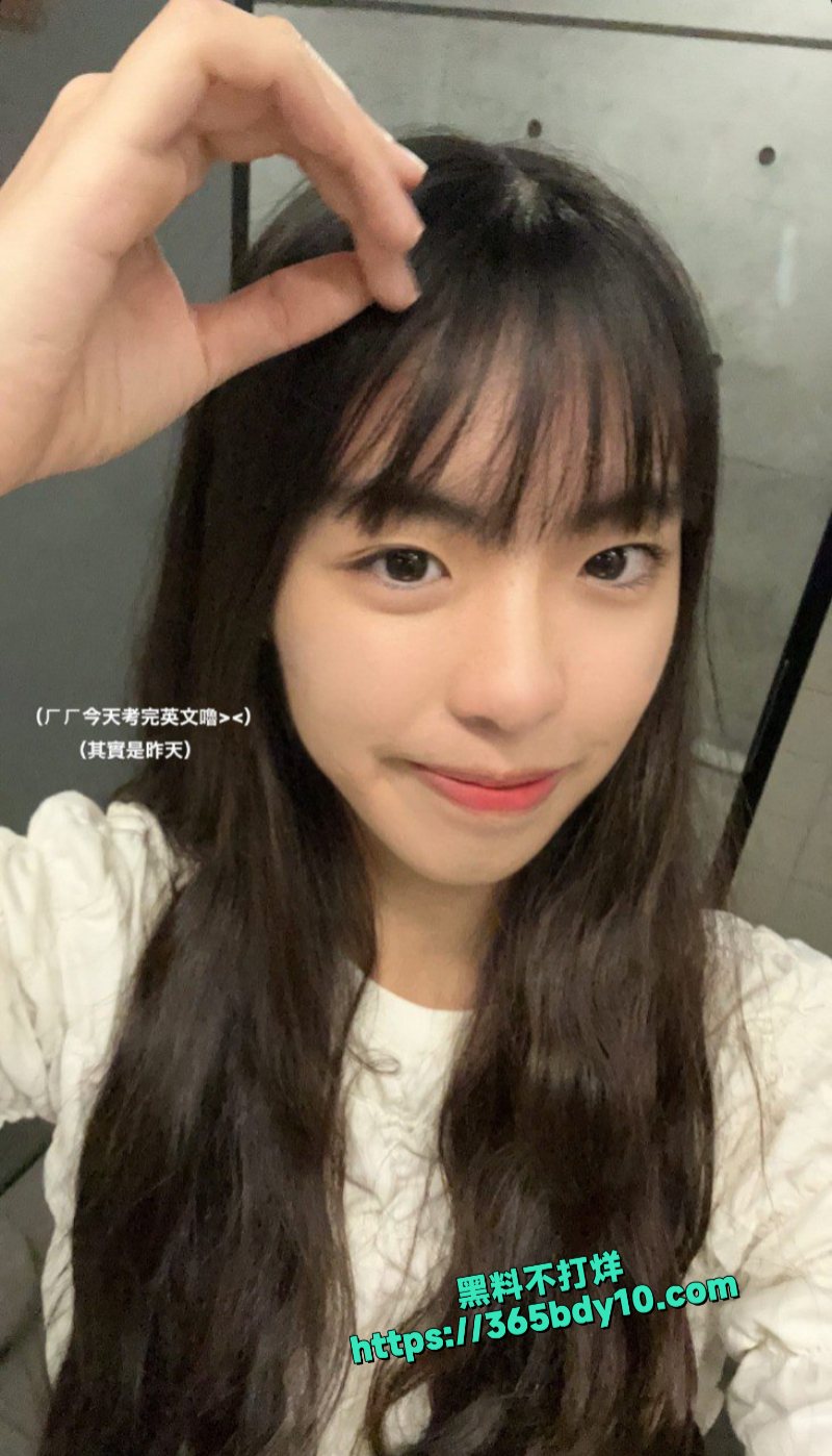 林嘉仪早期自拍给前男友的漏脸全裸自慰视频被曝光了7