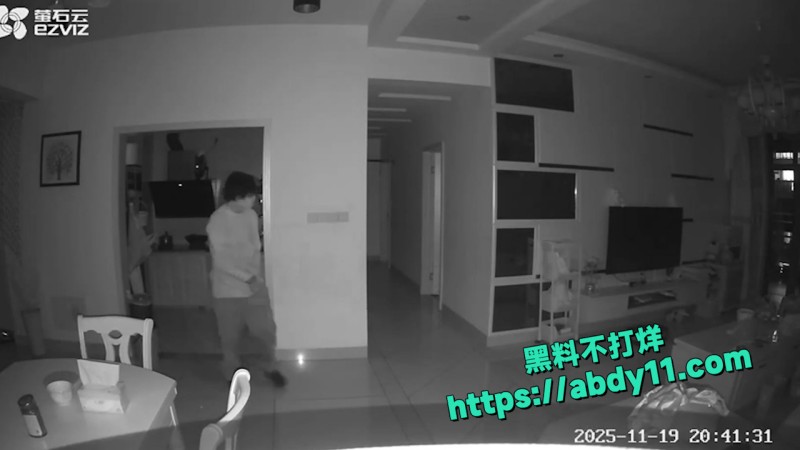 宜宾高空飞贼徒手爬 1