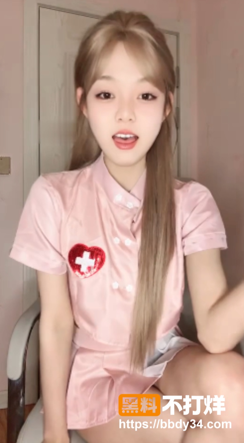 楚楚美腿护士姐姐露脸足交4
