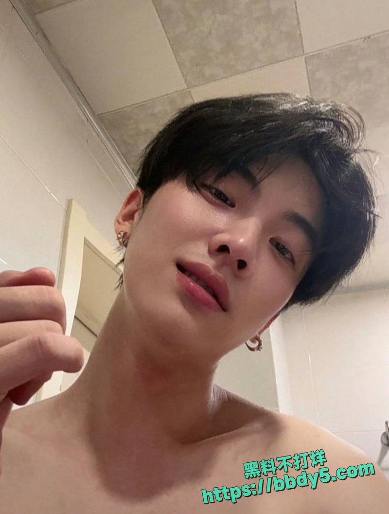 女网红小伊伊包养小鲜肉19